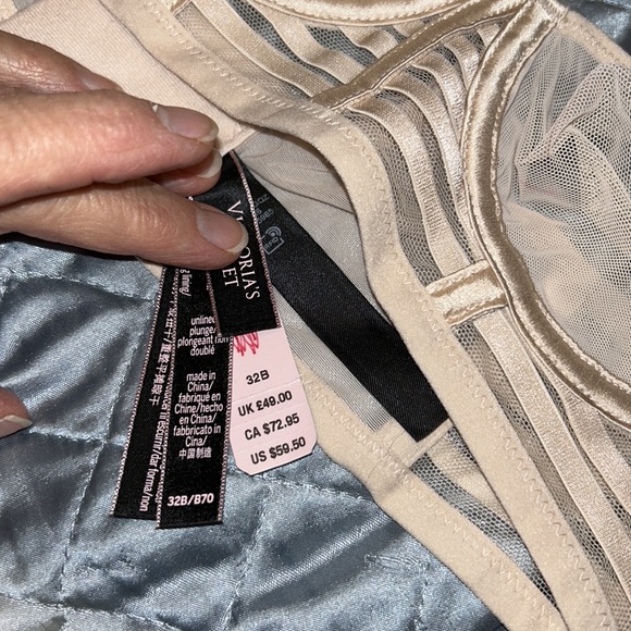 Victoria Secret unlined Plunge Bra NWT - Picture 7 of 7